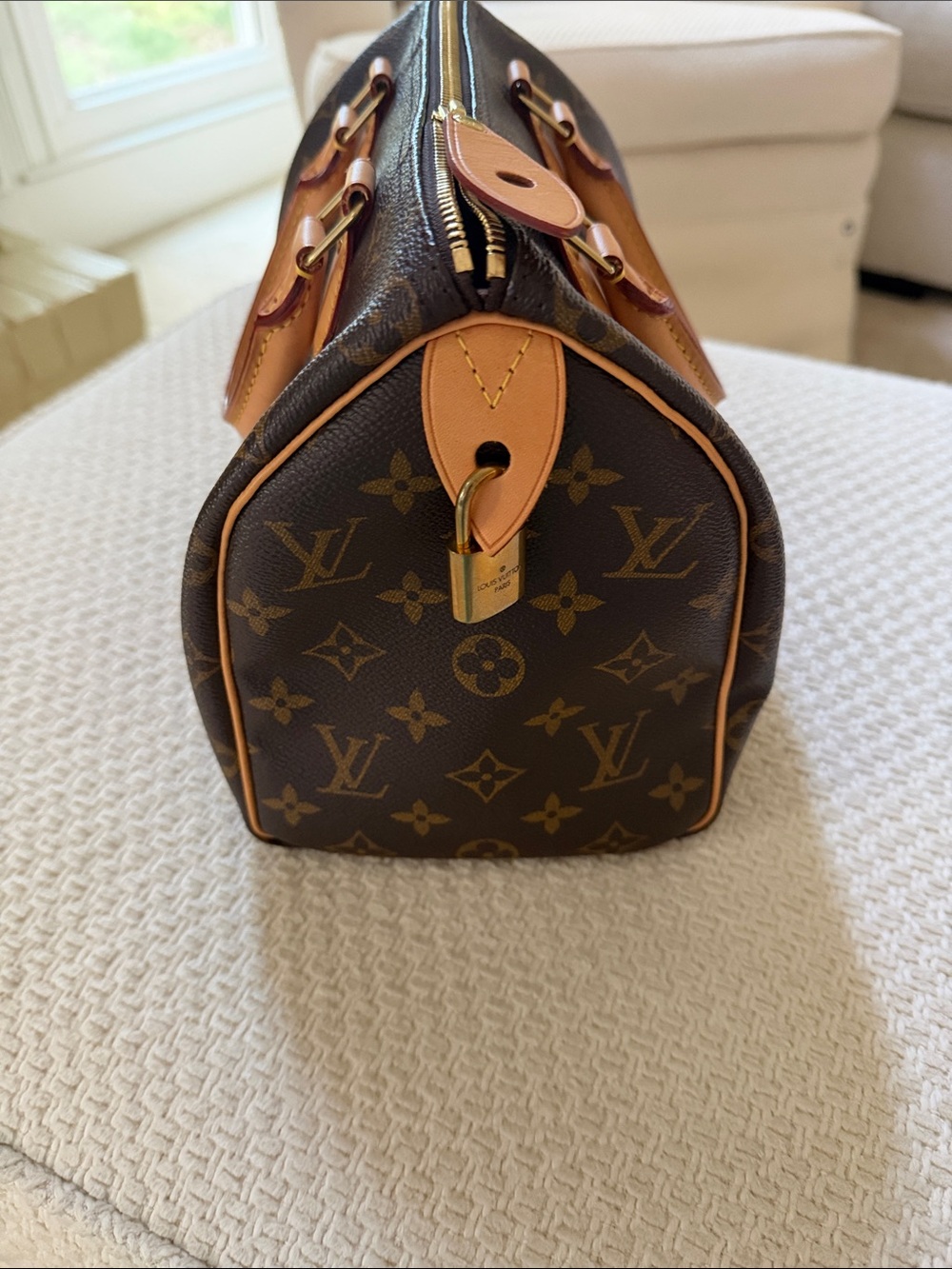 Louis Vuitton Brown Monogram Canvas Speedy 25 with tan handles. - Picture 3 of 15